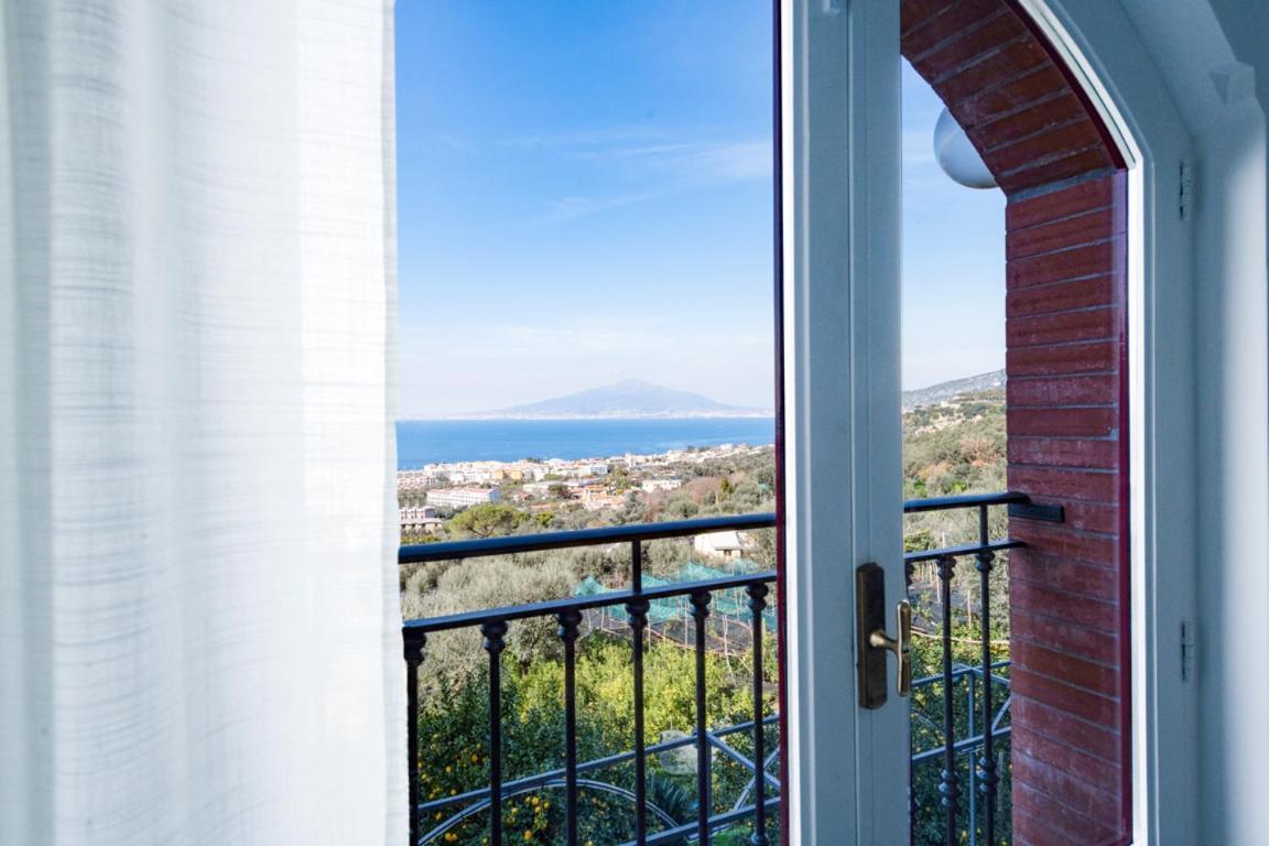 Sorrentovibes - Sea View Rooftop Apartment With Jacuzzi & Garden Exterior photo